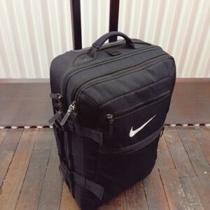 Nike Departure Roller Bag Duffel Carry-On Luggage Black $180 RARE Athlete Issue